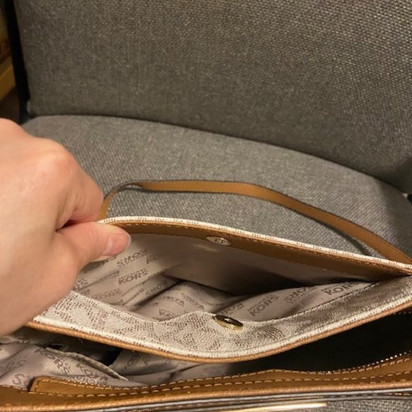 Authentic Michael Kors Beige Logo Crossbody Purse - Picture 5 of 10